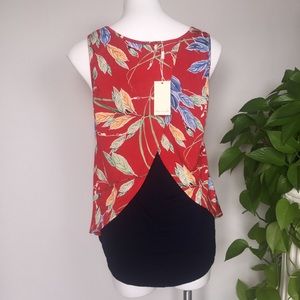 👚 NWT - Vibrant High Low Top👚